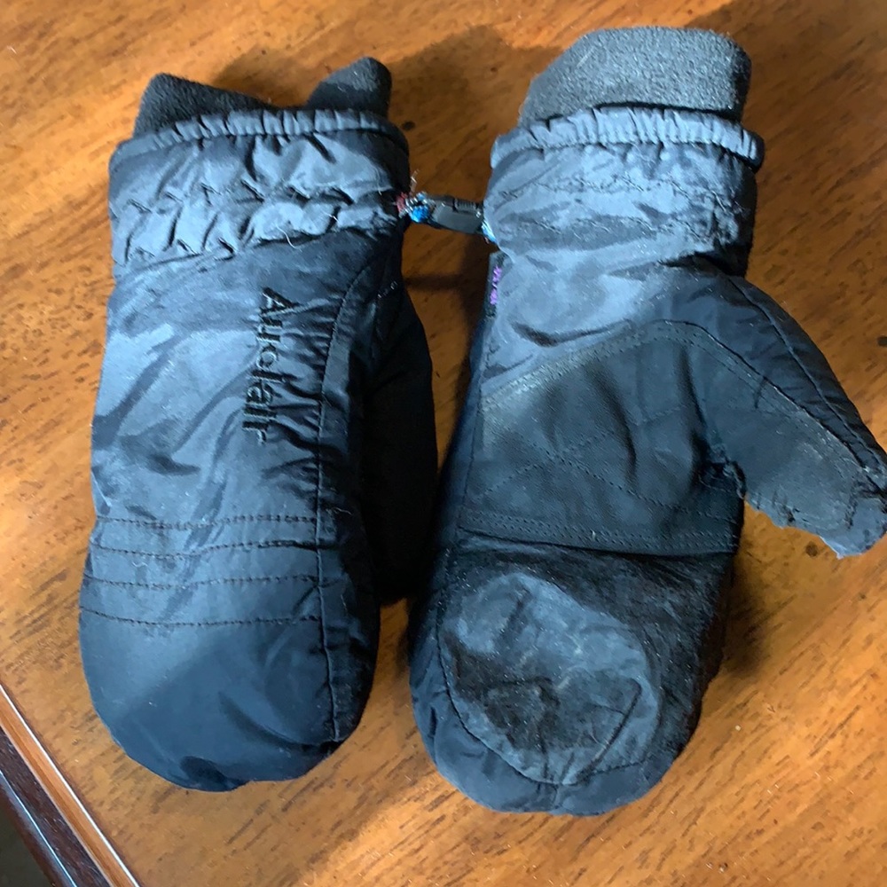 Black Gloves/Mits